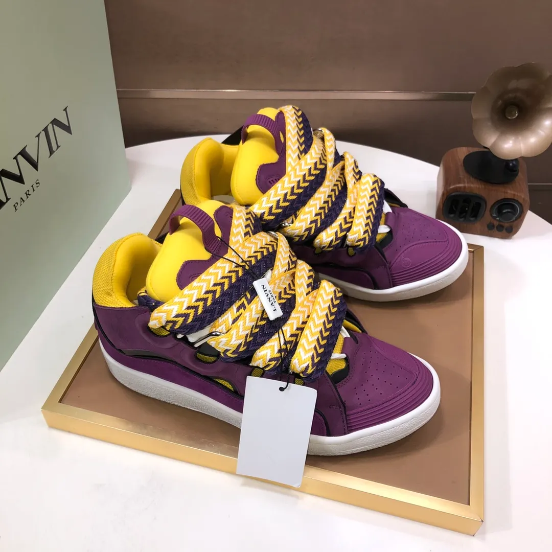 Men's men's shoes💰820💰[LANVIN] The latest lace-up fashionable casual couple sneakers, high-quality CLAY couple series‼ ️ The latest trendy products of the season 🌈Many bloggers have planted grass and purchased the original open-mold customization. The upper and outsole are sewn with mark threads without edge sealing. A variety of material splicing combination design. Very versatile for fashionable and casual wear. Comfortable on the feet. Self-recommended. Upper cowhide + cow suede + breathable mesh lining. Foot-padding cowhide. Exclusive original open-mold clear logo rubber outsole ⚠️Couple standard size 36-40 for women and 38-44 for men.